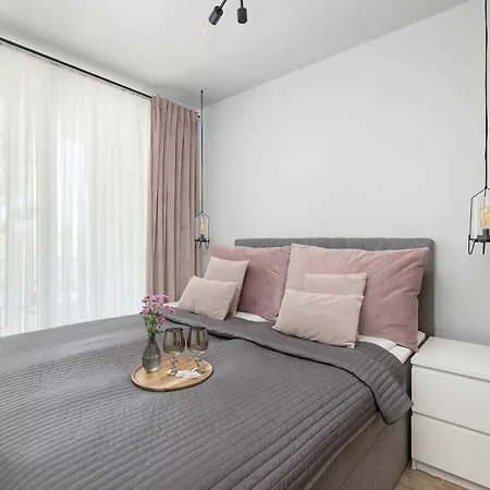Przytulny Z Miejscem Parkingowym W Kolobrzegu By Renters * Kolobřeh
