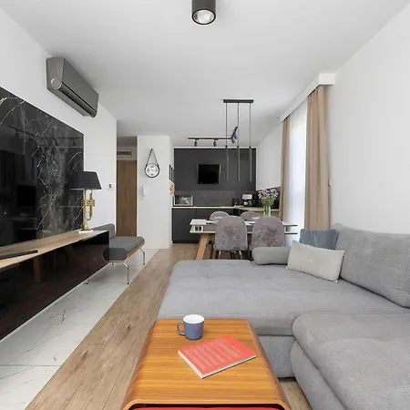Przytulny Z Miejscem Parkingowym W Kolobrzegu By Renters Apartmán