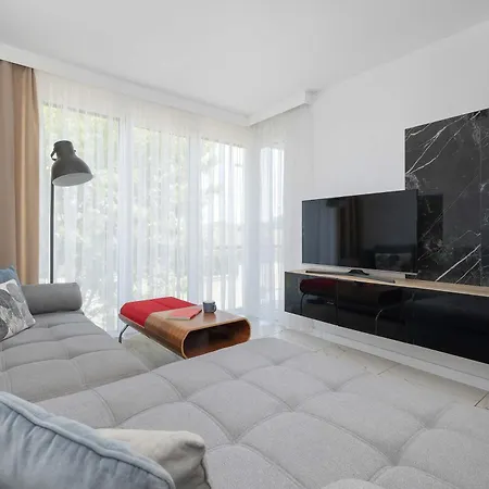 Przytulny Z Miejscem Parkingowym W Kolobrzegu By Renters Apartmán *